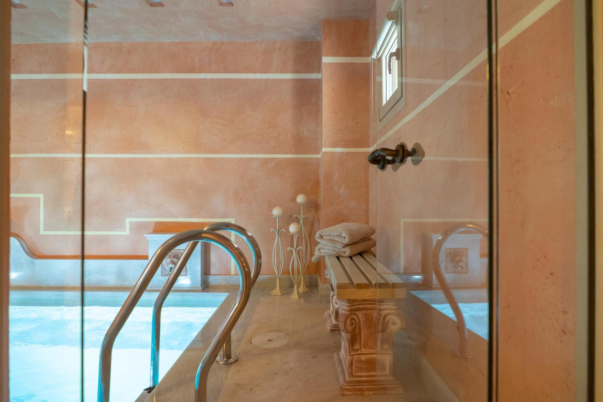 Unique Room With Indoor Pool & Attic Alli Meria Bagian luar foto